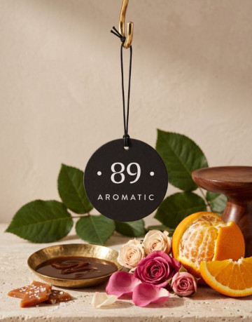 Aromatic89 Závěsná papírová vůně do auta - Dore