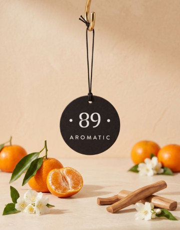 Aromatic89 Závěsná papírová vůně do auta - Majesty