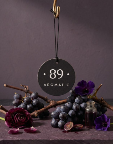 Aromatic89 Závěsná papírová vůně do auta - Black Grapes