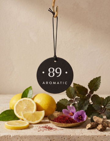 Aromatic89 Závěsná papírová vůně do auta - Curious Crafts