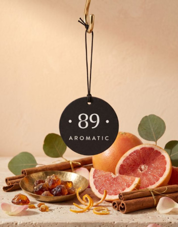 Aromatic89 Závěsná papírová vůně do auta - Old Million